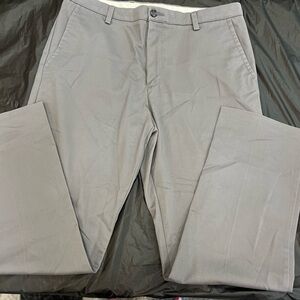 Dockers Men's Light Gray Chinos